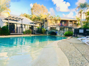 Apartment in 4* Resort - pool views - great location